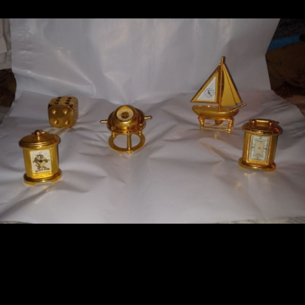 Vintage gold mini clocks